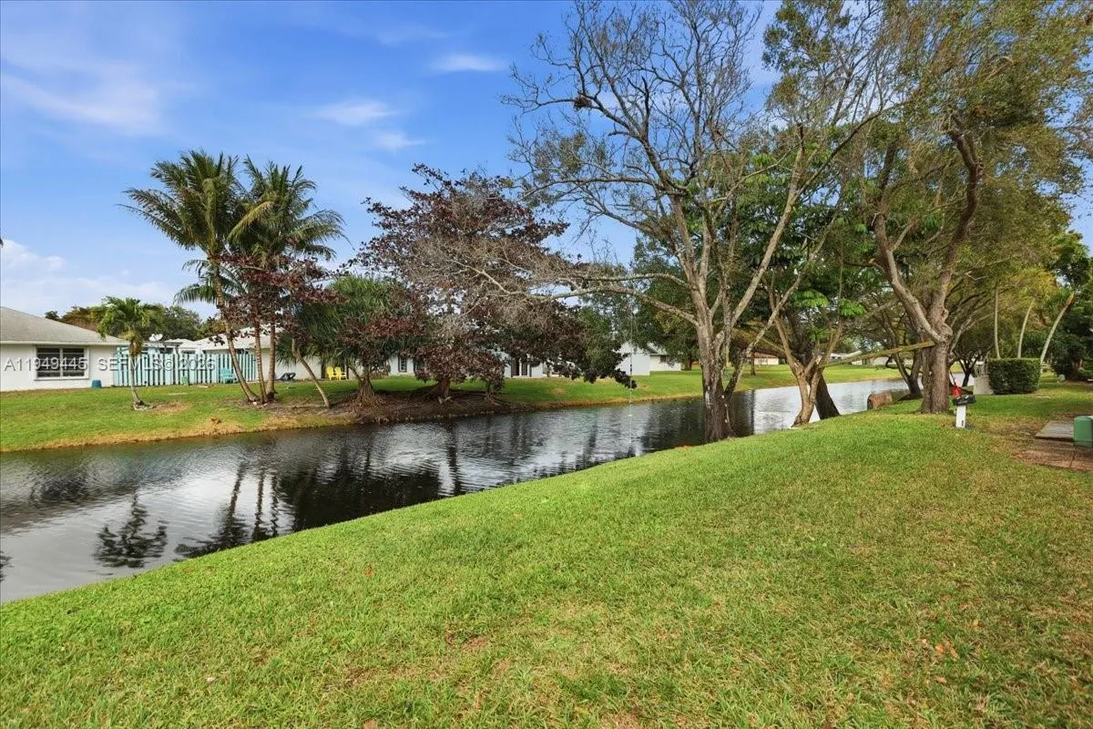 8615 Bridle Path Ct, Davie, Florida 33328, Davie, Florida 33328, 3 Bedrooms Bedrooms, ,2 BathroomsBathrooms,Residential,For Sale,8615 Bridle Path Ct, Davie, Florida 33328,A11949445