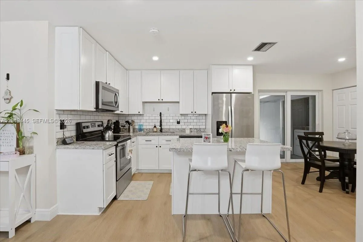 8615 Bridle Path Ct, Davie, Florida 33328, Davie, Florida 33328, 3 Bedrooms Bedrooms, ,2 BathroomsBathrooms,Residential,For Sale,8615 Bridle Path Ct, Davie, Florida 33328,A11949445