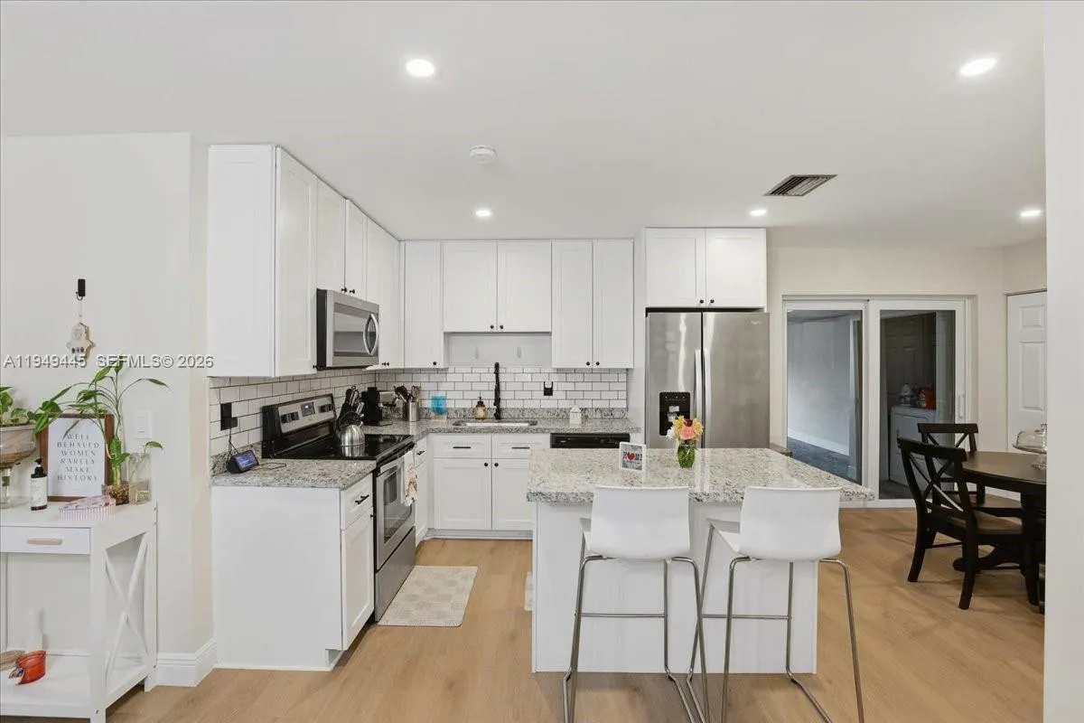 8615 Bridle Path Ct, Davie, Florida 33328, Davie, Florida 33328, 3 Bedrooms Bedrooms, ,2 BathroomsBathrooms,Residential,For Sale,8615 Bridle Path Ct, Davie, Florida 33328,A11949445