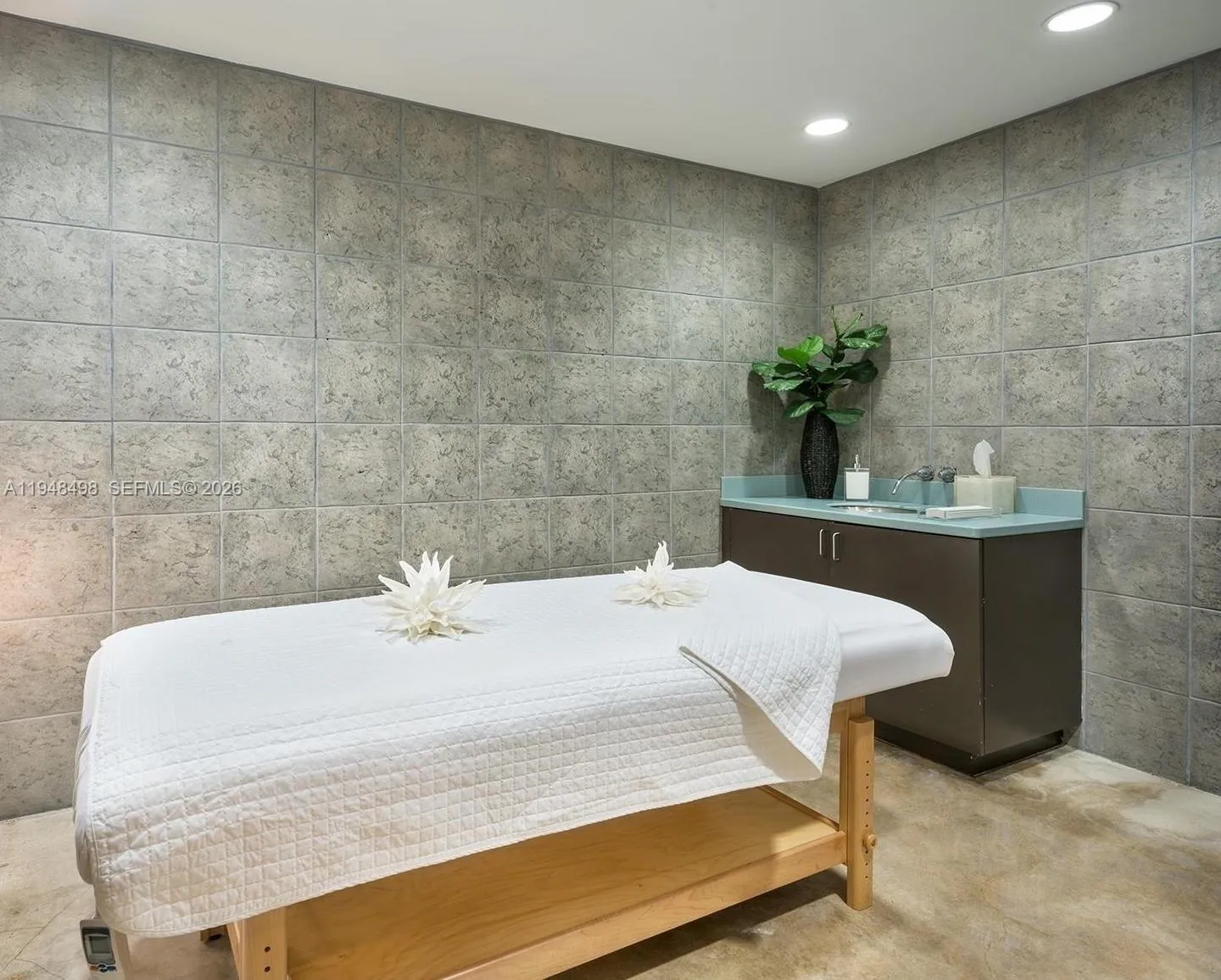 50 S Pointe Dr Twn2, Miami Beach, Florida 33139, Miami Beach, Florida 33139, 4 Bedrooms Bedrooms, ,4 BathroomsBathrooms,Residential Lease,For Rent,50 S Pointe Dr Twn2, Miami Beach, Florida 33139,A11948498