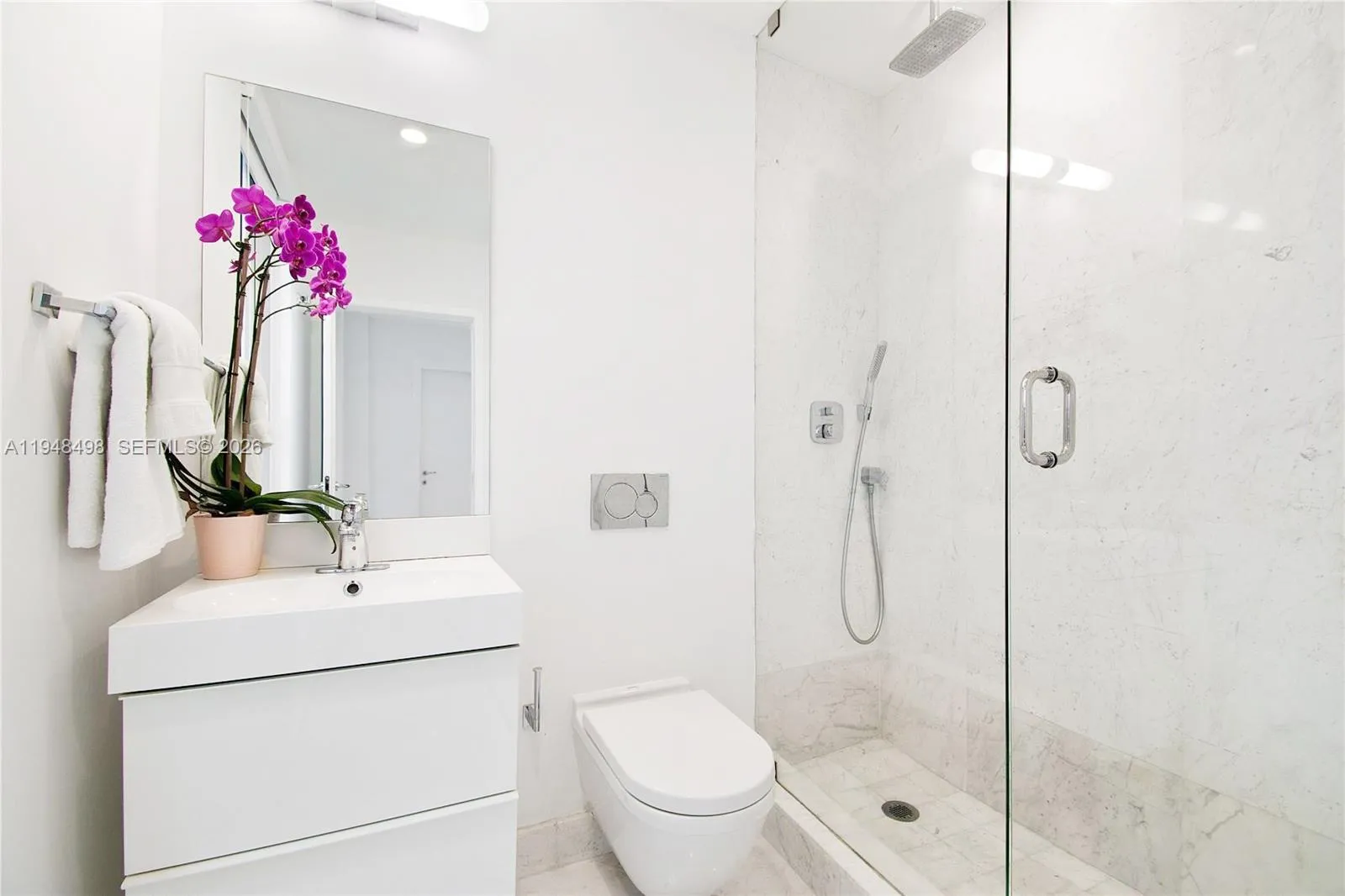 50 S Pointe Dr Twn2, Miami Beach, Florida 33139, Miami Beach, Florida 33139, 4 Bedrooms Bedrooms, ,4 BathroomsBathrooms,Residential Lease,For Rent,50 S Pointe Dr Twn2, Miami Beach, Florida 33139,A11948498