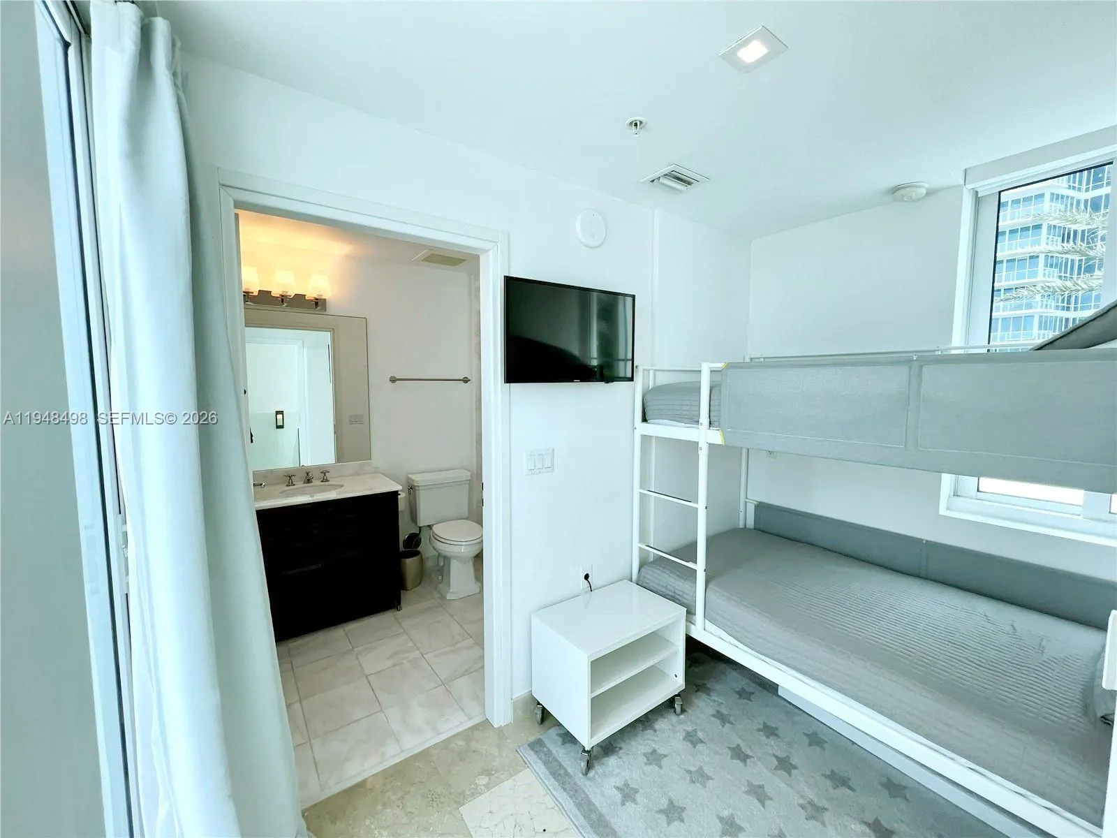 50 S Pointe Dr Twn2, Miami Beach, Florida 33139, Miami Beach, Florida 33139, 4 Bedrooms Bedrooms, ,4 BathroomsBathrooms,Residential Lease,For Rent,50 S Pointe Dr Twn2, Miami Beach, Florida 33139,A11948498