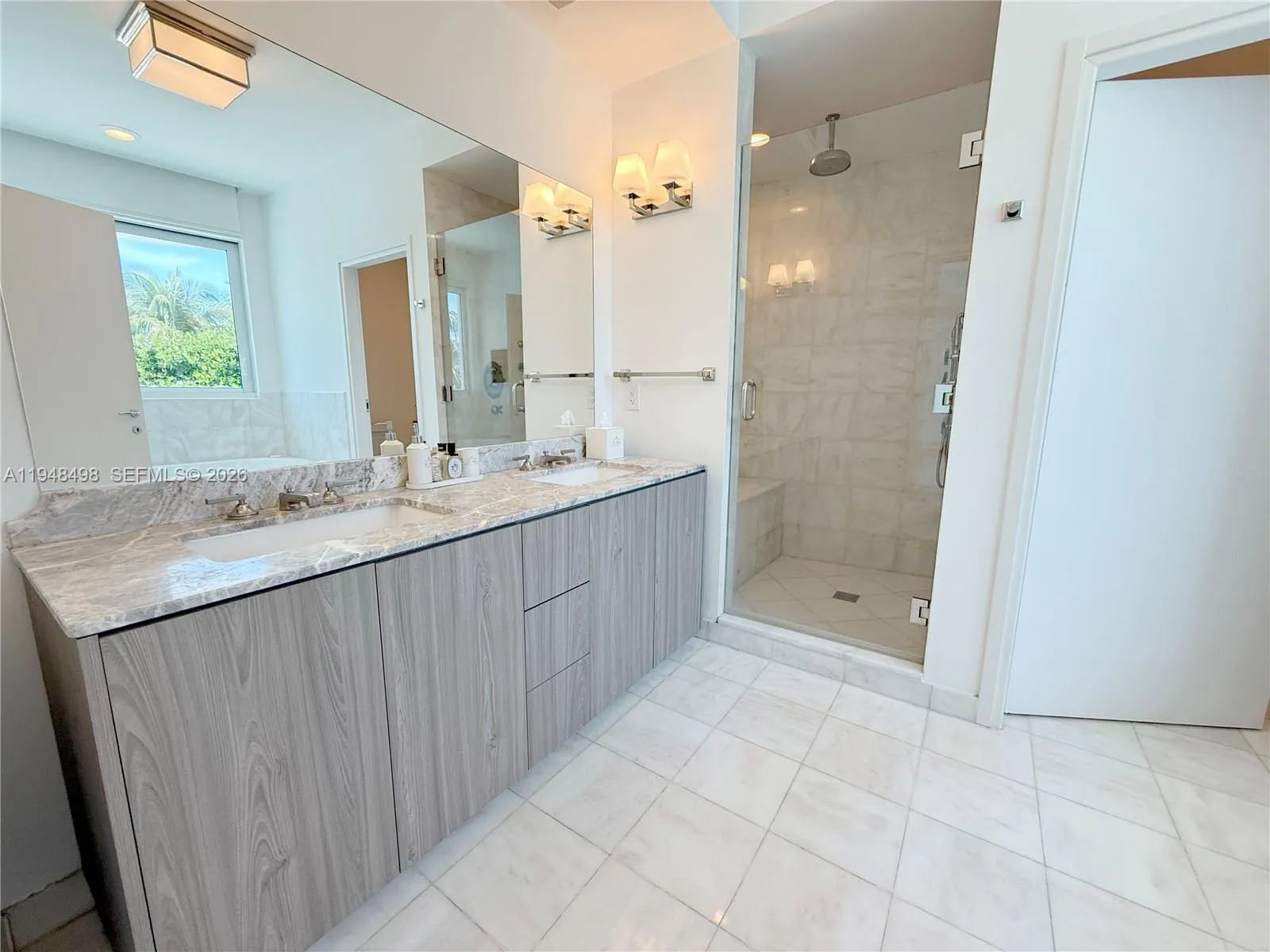 50 S Pointe Dr Twn2, Miami Beach, Florida 33139, Miami Beach, Florida 33139, 4 Bedrooms Bedrooms, ,4 BathroomsBathrooms,Residential Lease,For Rent,50 S Pointe Dr Twn2, Miami Beach, Florida 33139,A11948498