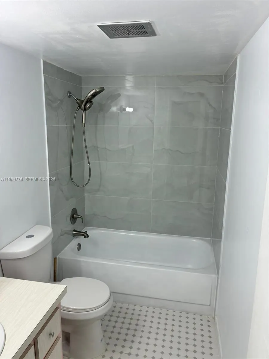 1450 Ne 191st St 205, Miami, Florida 33179, Miami, Florida 33179, 2 Bedrooms Bedrooms, ,2 BathroomsBathrooms,Residential,For Sale,1450 Ne 191st St 205, Miami, Florida 33179,A11950776