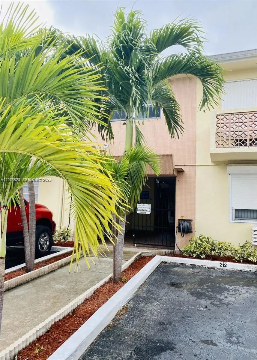 North Miami, Florida 33181, 1 Bedroom Bedrooms, ,1 BathroomBathrooms,Residential,For Sale,A11951871