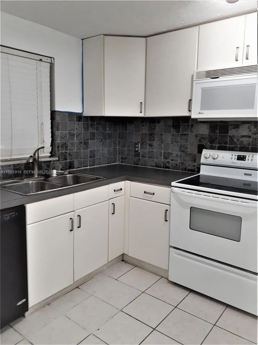 9460 Live Oak Pl 108, Davie, Florida 33324, Davie, Florida 33324, 1 Bedroom Bedrooms, ,1 BathroomBathrooms,Residential Lease,For Rent,9460 Live Oak Pl 108, Davie, Florida 33324,A11951918