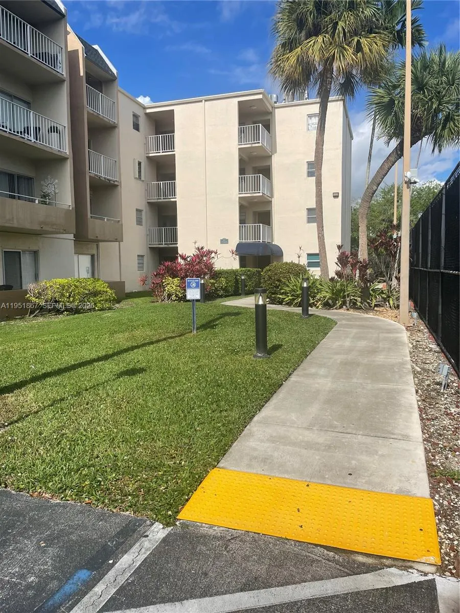 7785 Sw 86th St E-123, Miami, Florida 33143, Miami, Florida 33143, 1 Bedroom Bedrooms, ,1 BathroomBathrooms,Residential Lease,For Rent,7785 Sw 86th St E-123, Miami, Florida 33143,A11951867