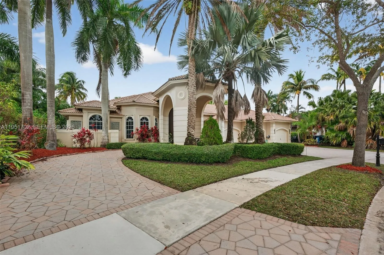 104 Dockside Cir, Weston, Florida 33327, Weston, Florida 33327, 5 Bedrooms Bedrooms, ,5 BathroomsBathrooms,Residential,For Sale,104 Dockside Cir, Weston, Florida 33327,A11951702