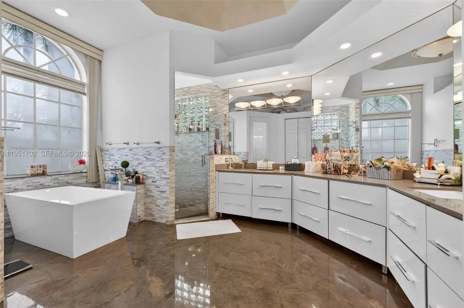 104 Dockside Cir, Weston, Florida 33327, Weston, Florida 33327, 5 Bedrooms Bedrooms, ,5 BathroomsBathrooms,Residential,For Sale,104 Dockside Cir, Weston, Florida 33327,A11951702