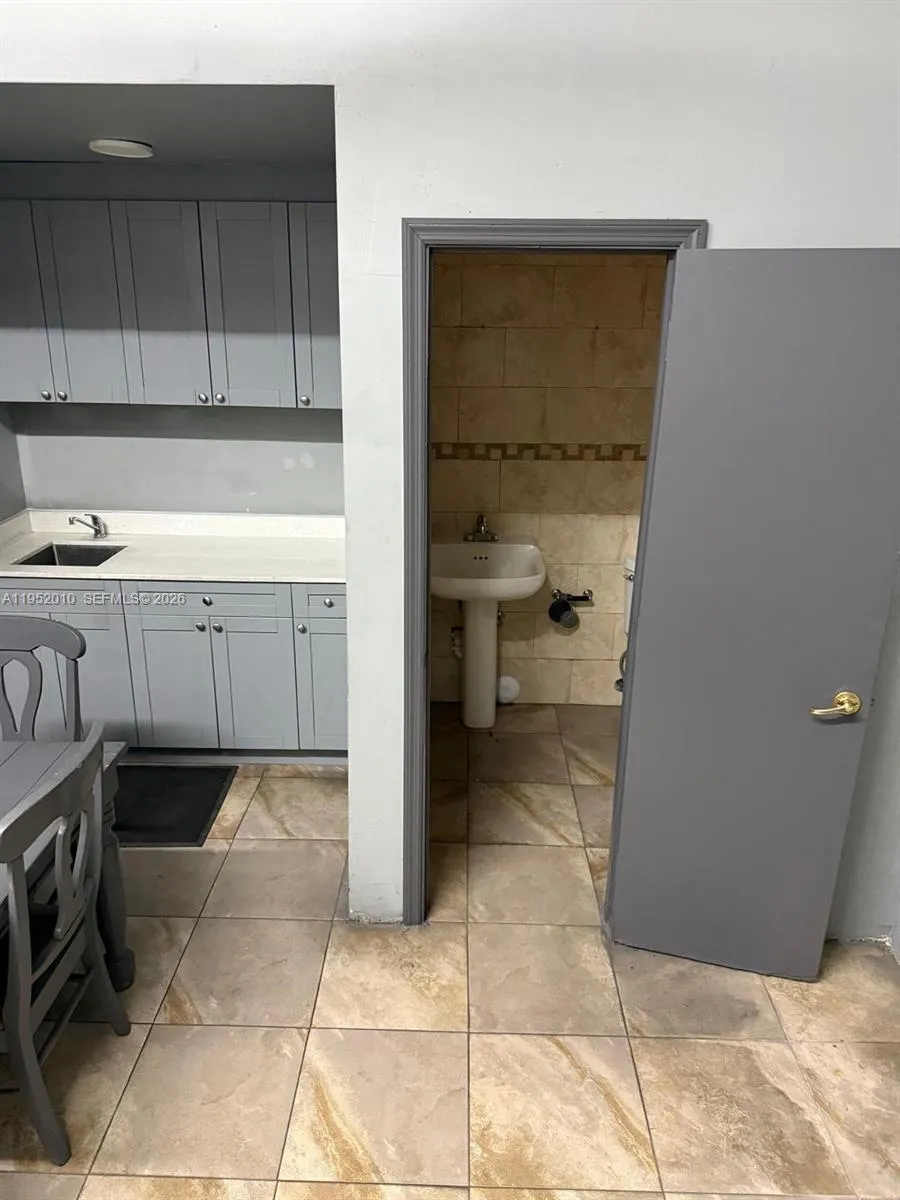 151 W 21st St 153, Hialeah, Florida 33010, Hialeah, Florida 33010, ,Commercial Lease,For Rent,151 W 21st St 153, Hialeah, Florida 33010,A11952010