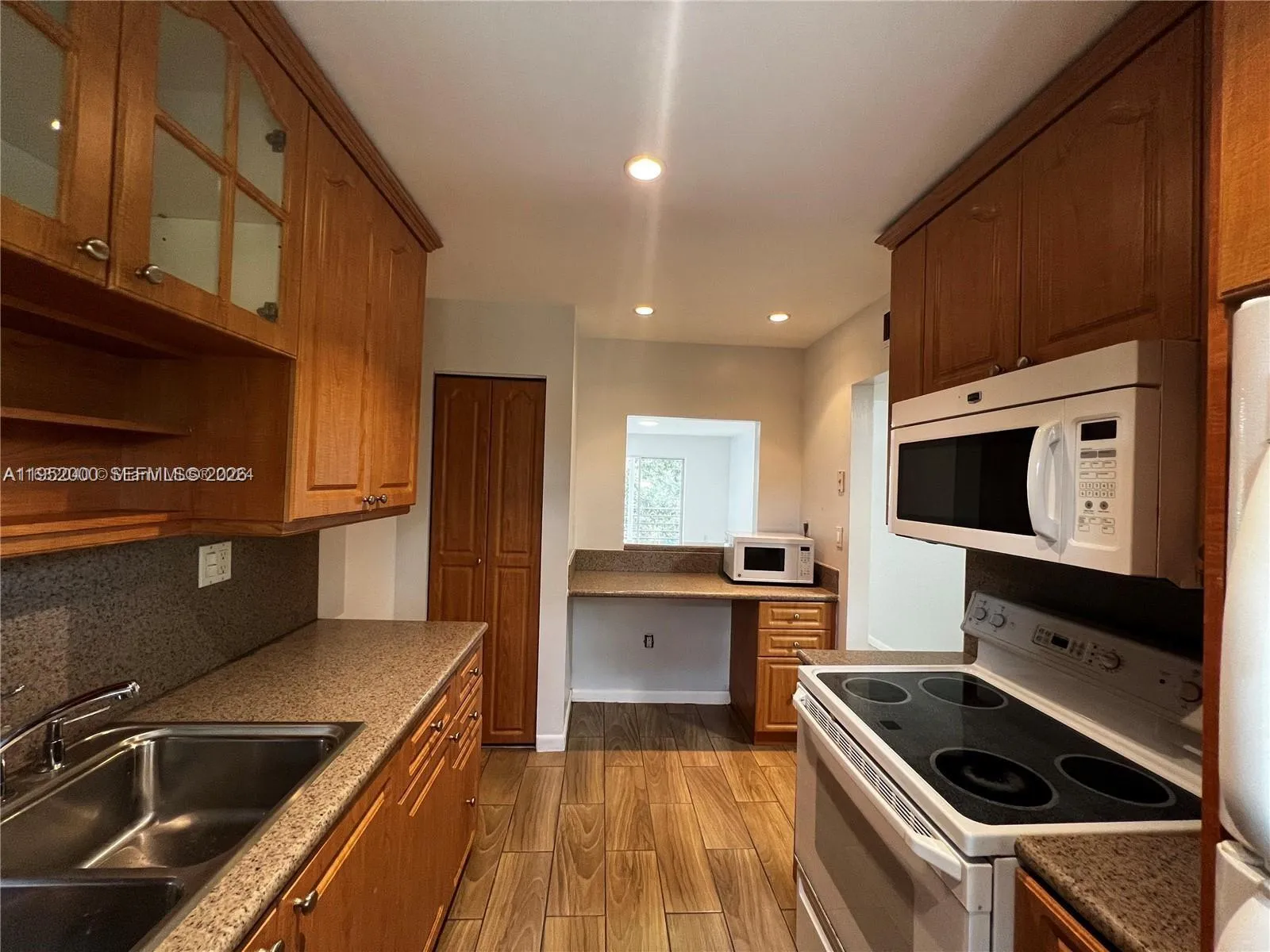 4111 Stirling Rd 308, Dania Beach, Florida 33314, Dania Beach, Florida 33314, 2 Bedrooms Bedrooms, ,1 BathroomBathrooms,Residential Lease,For Rent,4111 Stirling Rd 308, Dania Beach, Florida 33314,A11952000