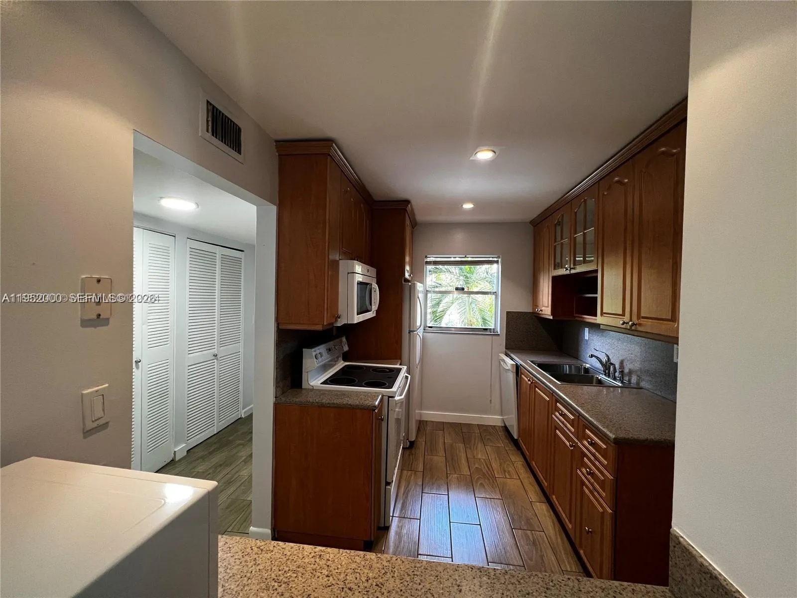 4111 Stirling Rd 308, Dania Beach, Florida 33314, Dania Beach, Florida 33314, 2 Bedrooms Bedrooms, ,1 BathroomBathrooms,Residential Lease,For Rent,4111 Stirling Rd 308, Dania Beach, Florida 33314,A11952000