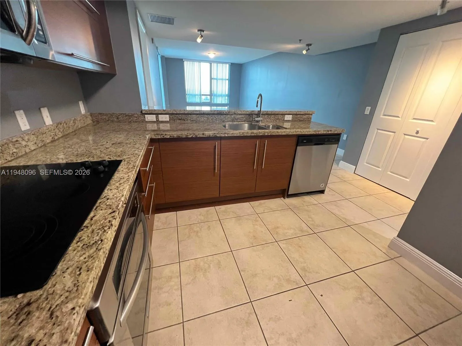 2641 N Flamingo Rd 1701n, Sunrise, Florida 33323, Sunrise, Florida 33323, 3 Bedrooms Bedrooms, ,3 BathroomsBathrooms,Residential Lease,For Rent,2641 N Flamingo Rd 1701n, Sunrise, Florida 33323,A11948096
