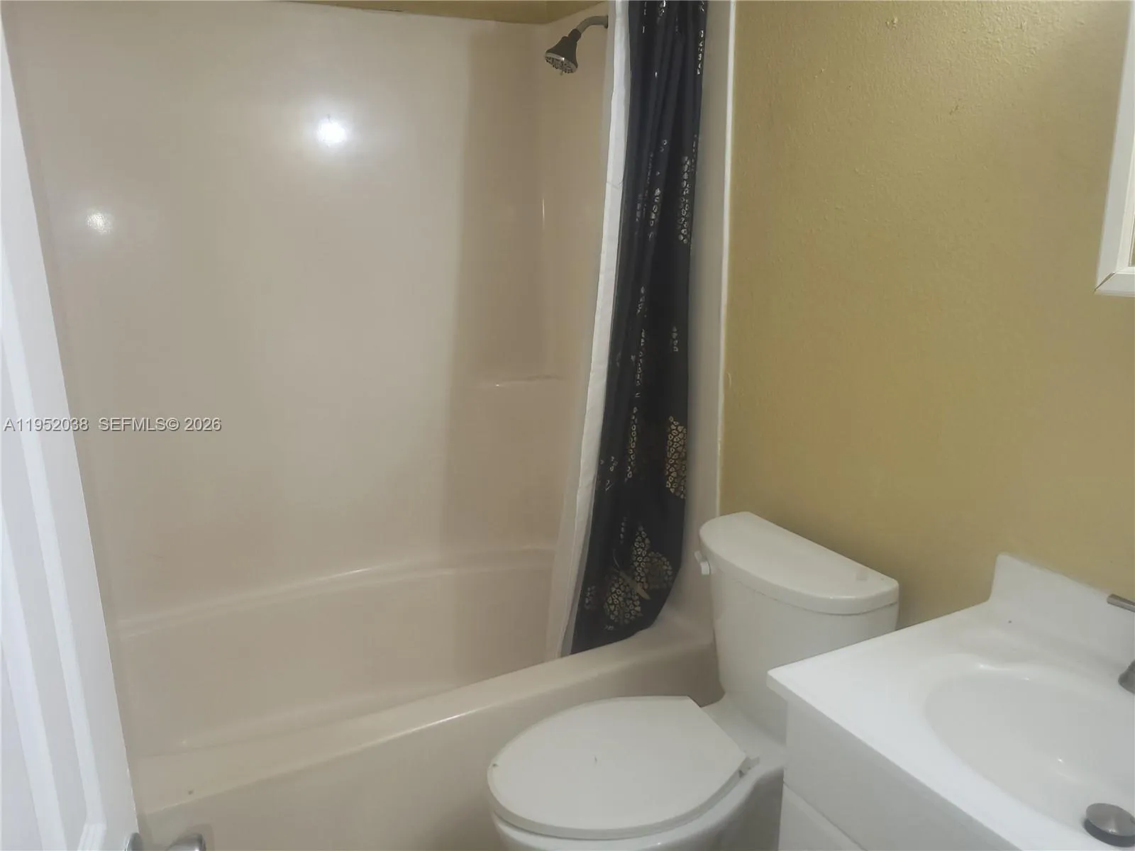 2221 Nw 55th Ter 2221, Lauderhill, Florida 33313, Lauderhill, Florida 33313, 3 Bedrooms Bedrooms, ,2 BathroomsBathrooms,Residential Lease,For Rent,2221 Nw 55th Ter 2221, Lauderhill, Florida 33313,A11952038