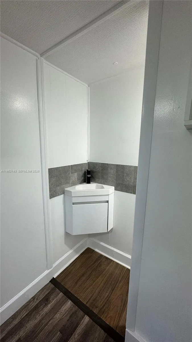 601 Ne 4th Ct 7b, Hallandale Beach, Florida 33009, Hallandale Beach, Florida 33009, 1 Bedroom Bedrooms, ,1 BathroomBathrooms,Residential Lease,For Rent,601 Ne 4th Ct 7b, Hallandale Beach, Florida 33009,A11952193