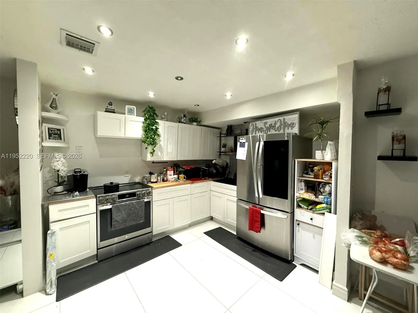 9511 Nw 8th St, Pembroke Pines, Florida 33024, Pembroke Pines, Florida 33024, 3 Bedrooms Bedrooms, ,2 BathroomsBathrooms,Residential,For Sale,9511 Nw 8th St, Pembroke Pines, Florida 33024,A11952220