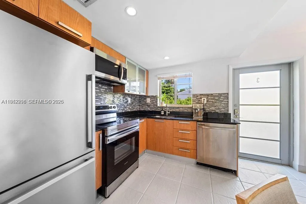 1050 7th St 1050-3, Miami Beach, Florida 33139, Miami Beach, Florida 33139, 1 Bedroom Bedrooms, ,1 BathroomBathrooms,Residential Lease,For Rent,1050 7th St 1050-3, Miami Beach, Florida 33139,A11952296