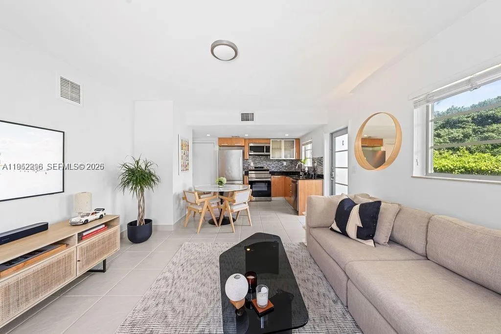 1050 7th St 1050-3, Miami Beach, Florida 33139, Miami Beach, Florida 33139, 1 Bedroom Bedrooms, ,1 BathroomBathrooms,Residential Lease,For Rent,1050 7th St 1050-3, Miami Beach, Florida 33139,A11952296