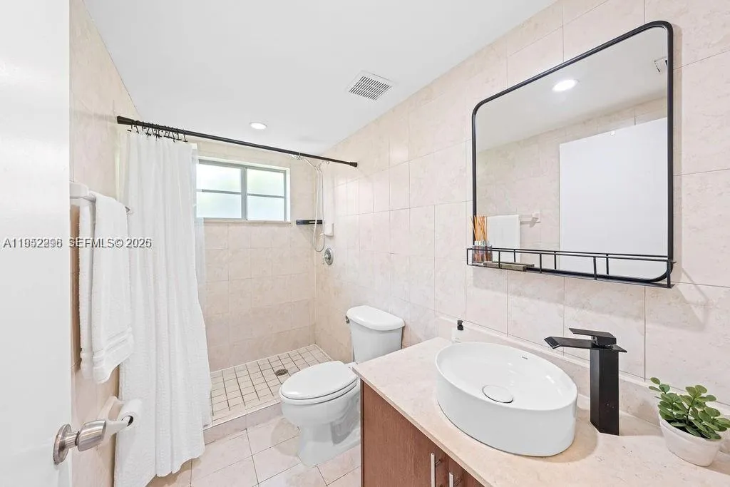 1050 7th St 1050-3, Miami Beach, Florida 33139, Miami Beach, Florida 33139, 1 Bedroom Bedrooms, ,1 BathroomBathrooms,Residential Lease,For Rent,1050 7th St 1050-3, Miami Beach, Florida 33139,A11952296