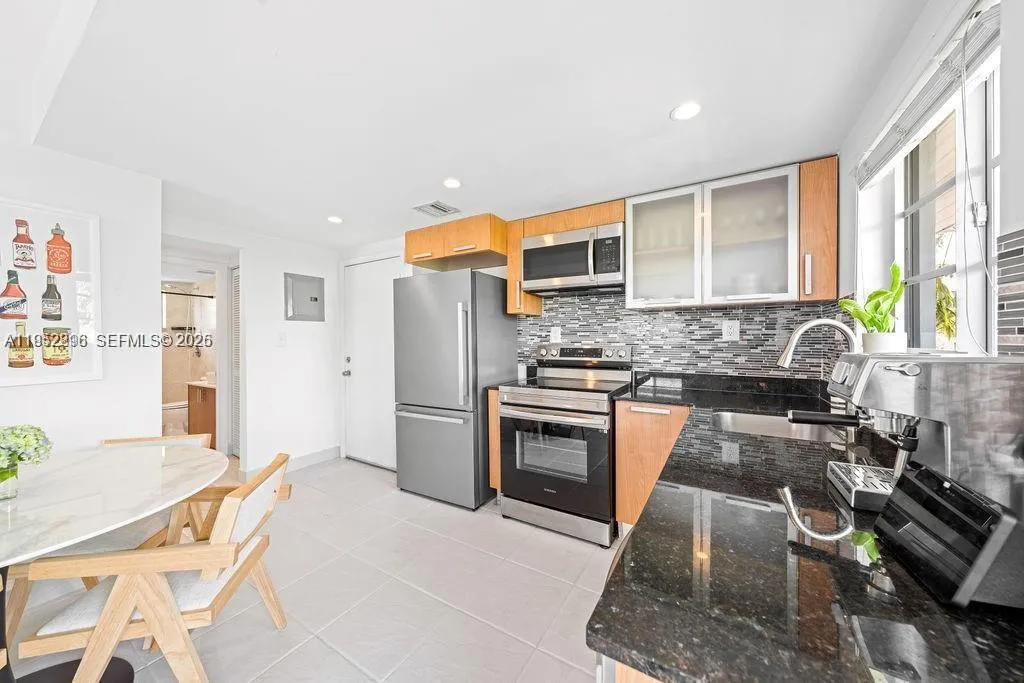 1050 7th St 1050-3, Miami Beach, Florida 33139, Miami Beach, Florida 33139, 1 Bedroom Bedrooms, ,1 BathroomBathrooms,Residential Lease,For Rent,1050 7th St 1050-3, Miami Beach, Florida 33139,A11952296