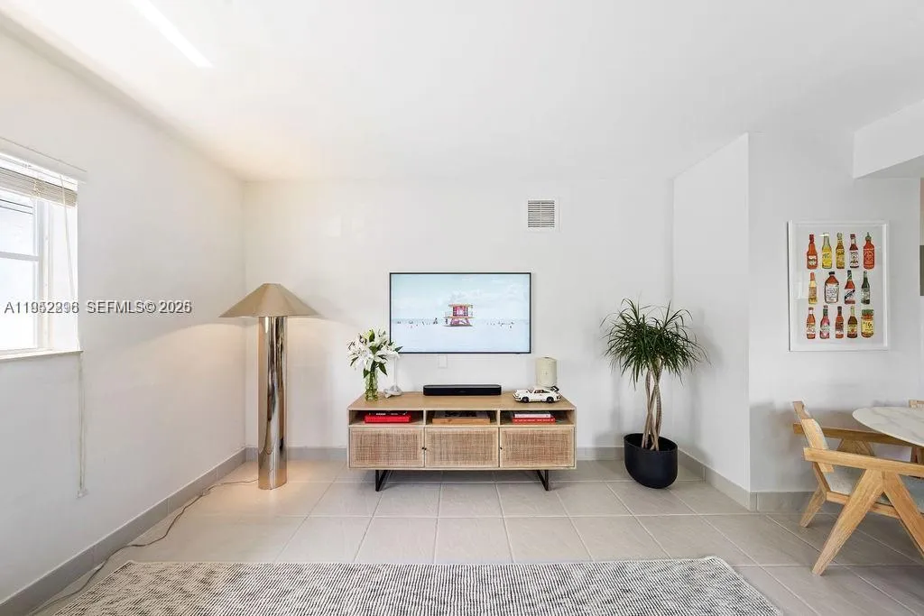 1050 7th St 1050-3, Miami Beach, Florida 33139, Miami Beach, Florida 33139, 1 Bedroom Bedrooms, ,1 BathroomBathrooms,Residential Lease,For Rent,1050 7th St 1050-3, Miami Beach, Florida 33139,A11952296