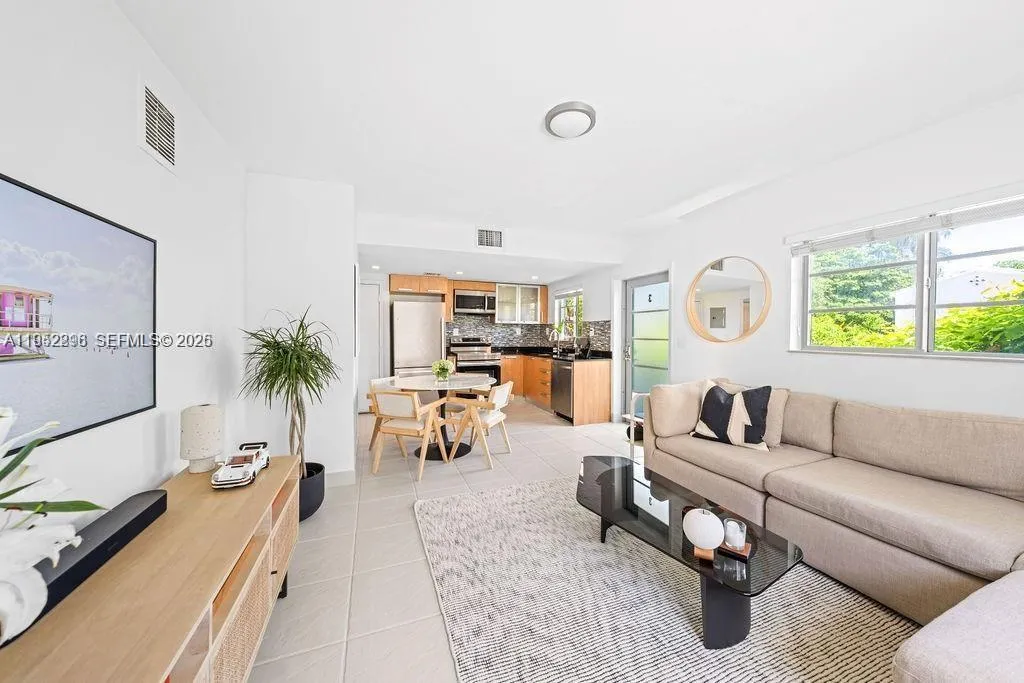 1050 7th St 1050-3, Miami Beach, Florida 33139, Miami Beach, Florida 33139, 1 Bedroom Bedrooms, ,1 BathroomBathrooms,Residential Lease,For Rent,1050 7th St 1050-3, Miami Beach, Florida 33139,A11952296