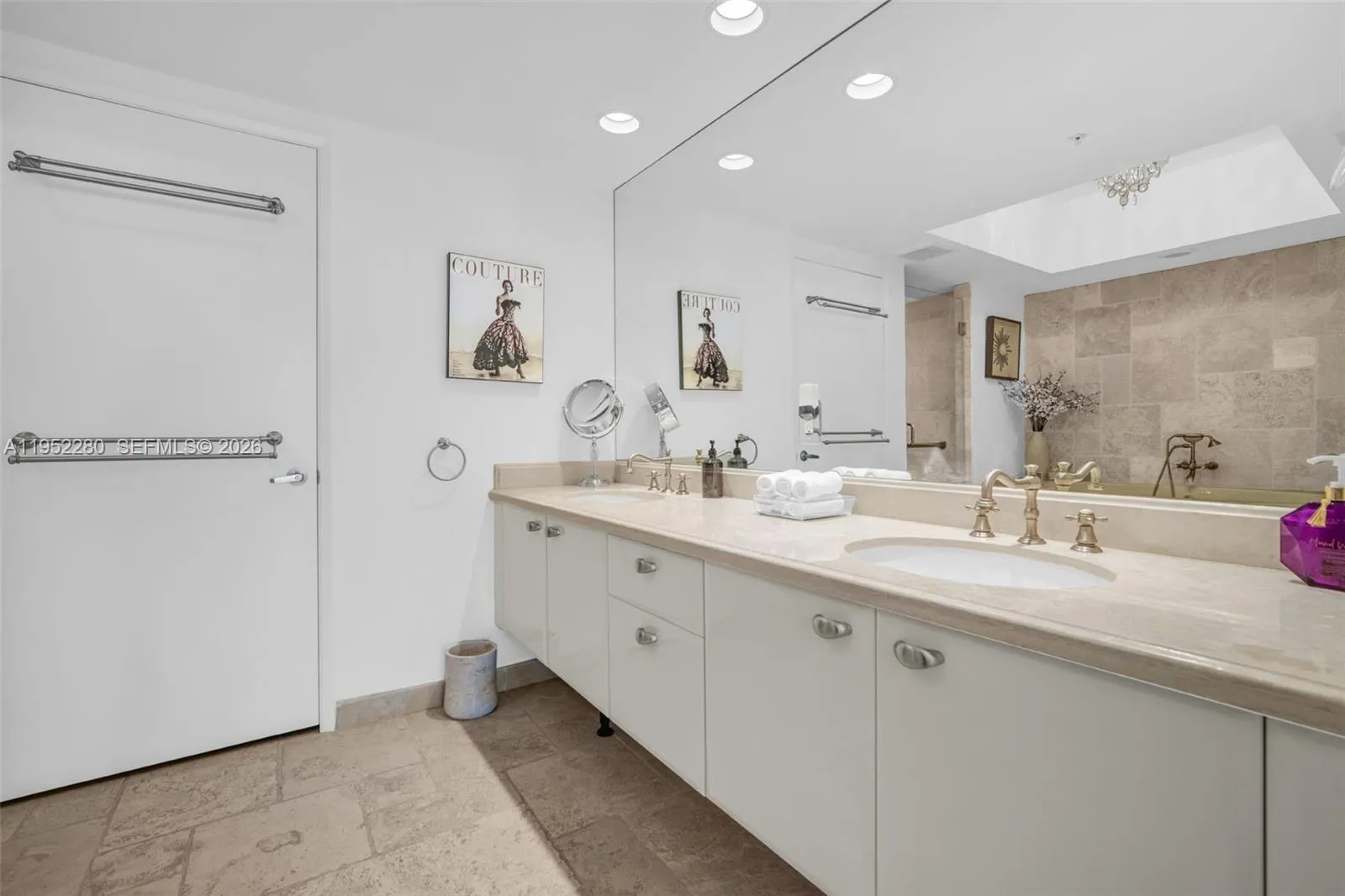 333 Las Olas Way 3006, Fort Lauderdale, Florida 33, Fort Lauderdale, Florida 33301, 2 Bedrooms Bedrooms, ,2 BathroomsBathrooms,Residential,For Sale,333 Las Olas Way 3006, Fort Lauderdale, Florida 33,A11952280