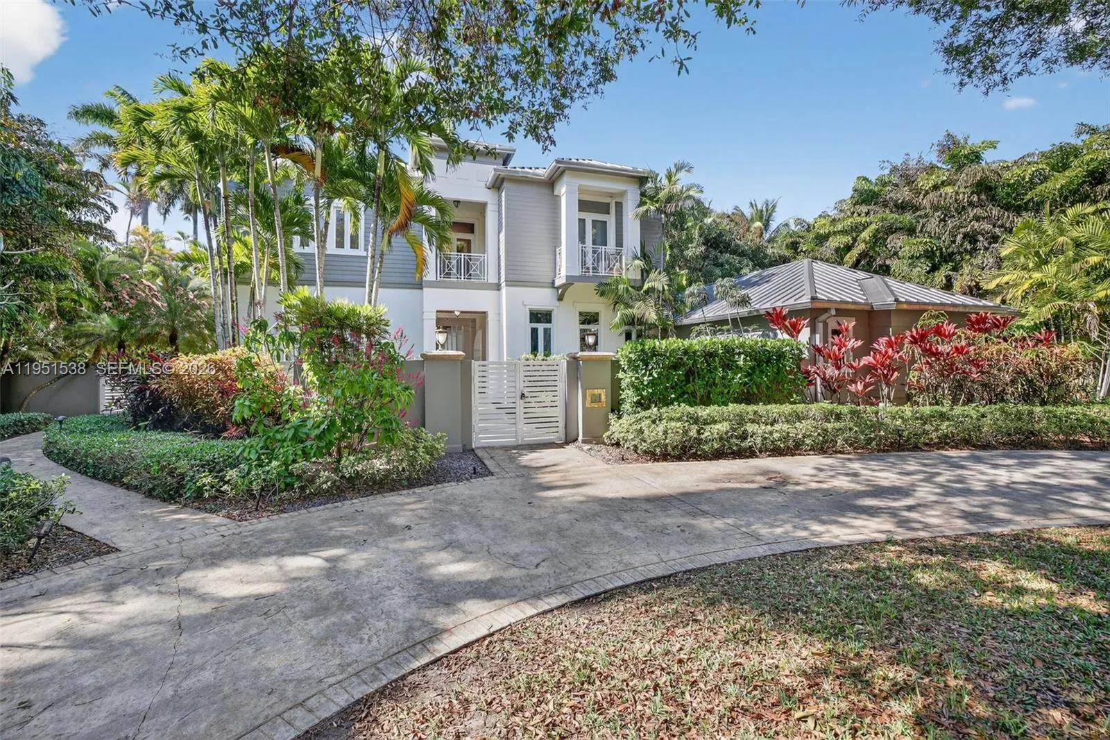 101 Holly Ln, Plantation, Florida 33317, Plantation, Florida 33317, 7 Bedrooms Bedrooms, ,6 BathroomsBathrooms,Residential,For Sale,101 Holly Ln, Plantation, Florida 33317,A11951538