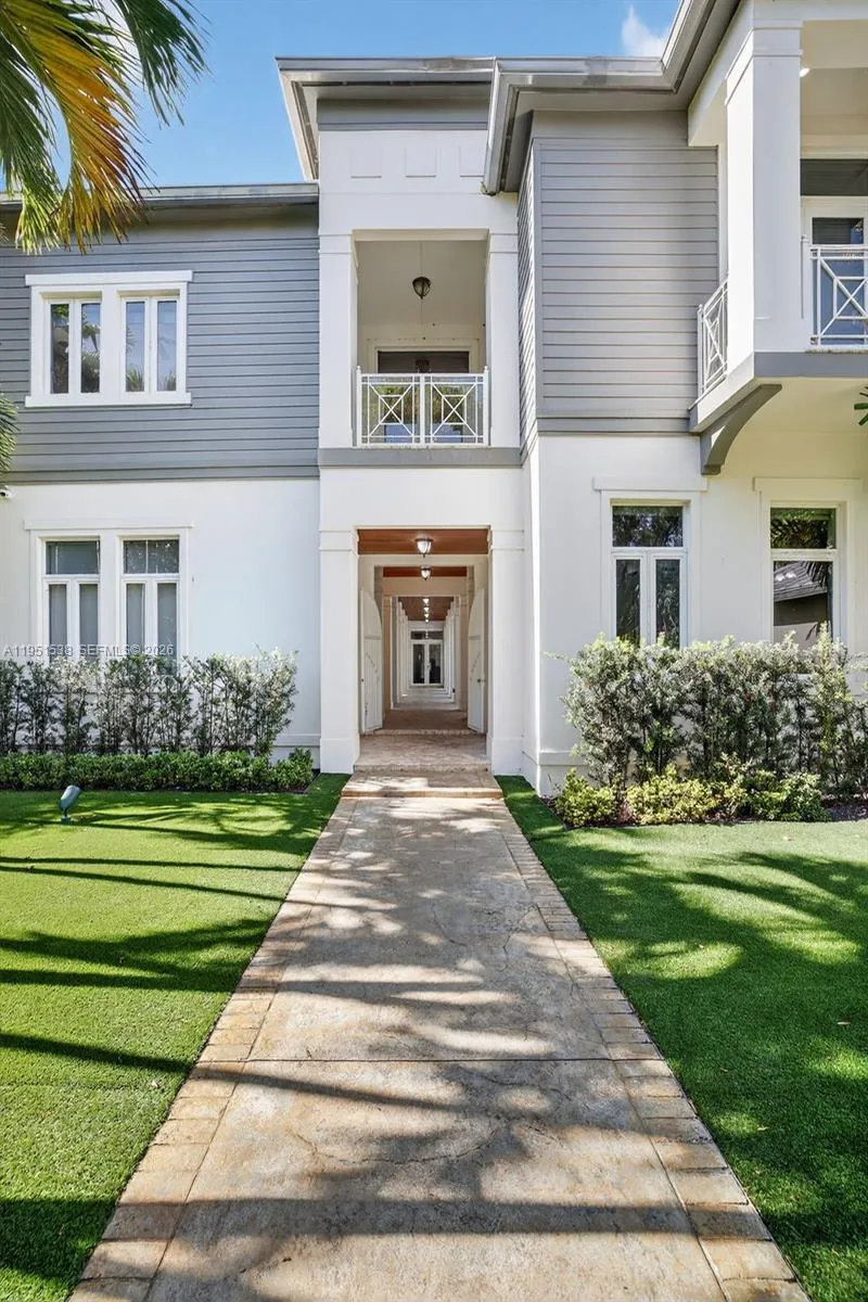 101 Holly Ln, Plantation, Florida 33317, Plantation, Florida 33317, 7 Bedrooms Bedrooms, ,6 BathroomsBathrooms,Residential,For Sale,101 Holly Ln, Plantation, Florida 33317,A11951538