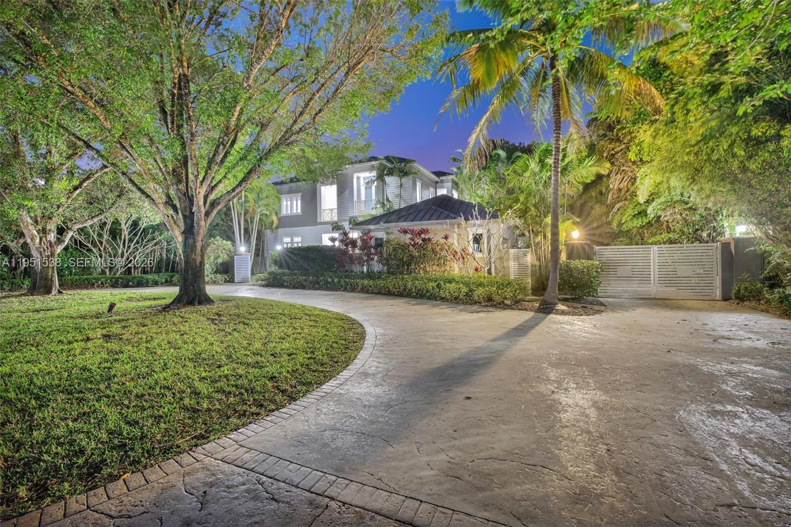 101 Holly Ln, Plantation, Florida 33317, Plantation, Florida 33317, 7 Bedrooms Bedrooms, ,6 BathroomsBathrooms,Residential,For Sale,101 Holly Ln, Plantation, Florida 33317,A11951538