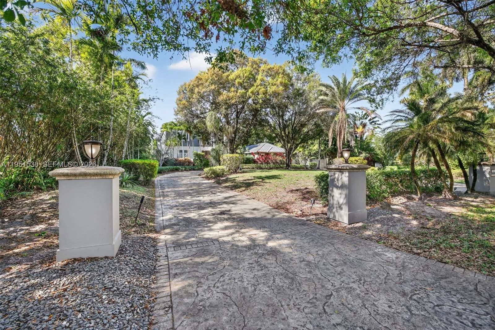 101 Holly Ln, Plantation, Florida 33317, Plantation, Florida 33317, 7 Bedrooms Bedrooms, ,6 BathroomsBathrooms,Residential,For Sale,101 Holly Ln, Plantation, Florida 33317,A11951538