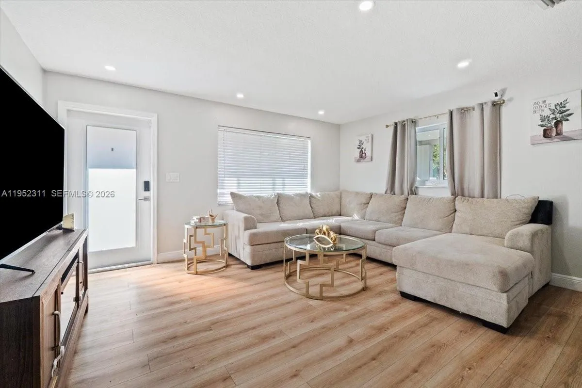 5402 Nw 25th Ter, Tamarac, Florida 33309, Tamarac, Florida 33309, 2 Bedrooms Bedrooms, ,1 BathroomBathrooms,Residential,For Sale,5402 Nw 25th Ter, Tamarac, Florida 33309,A11952311