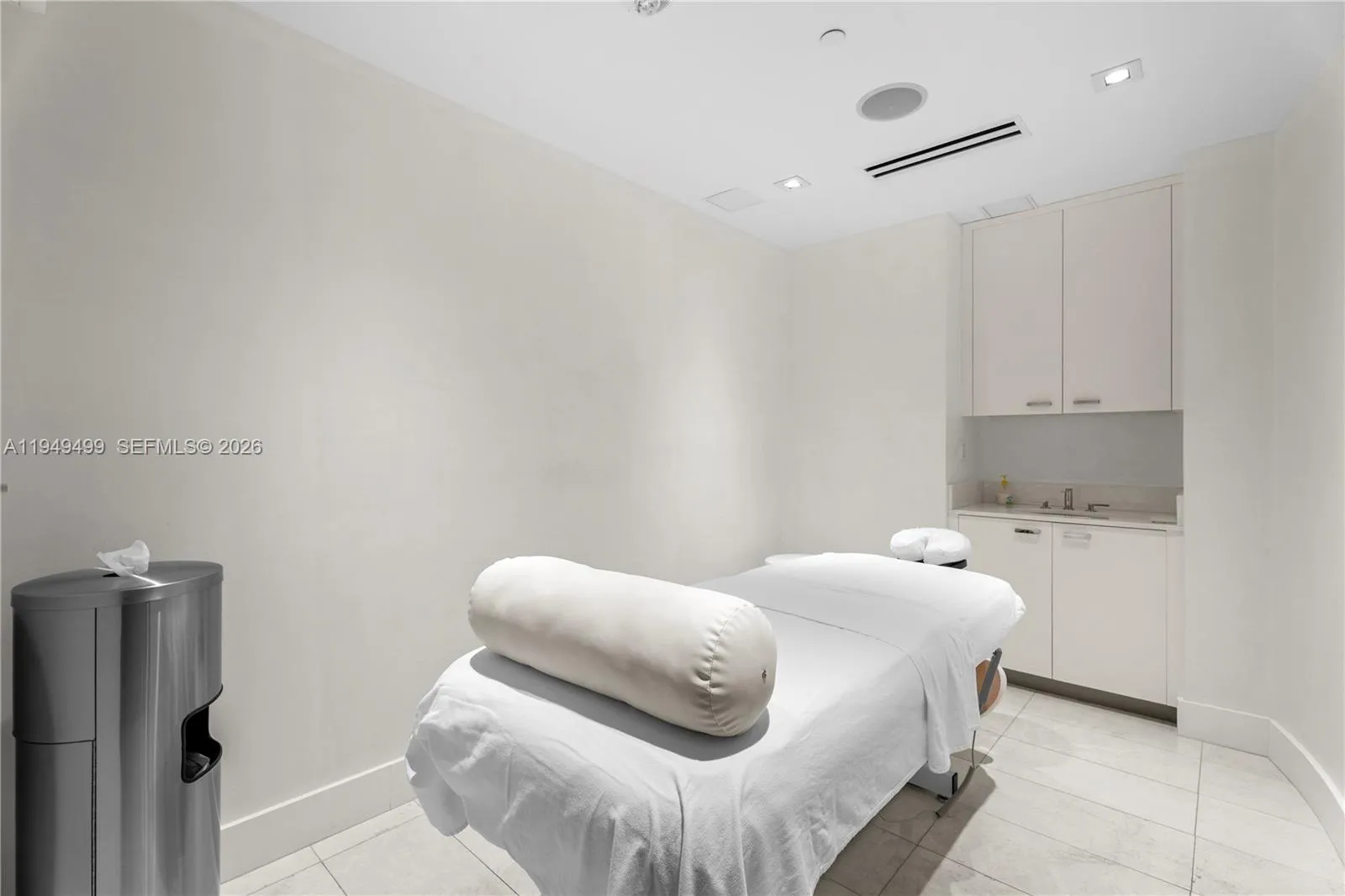 1643 Brickell Ave 2506, Miami, Florida 33129, Miami, Florida 33129, 2 Bedrooms Bedrooms, ,2 BathroomsBathrooms,Residential,For Sale,1643 Brickell Ave 2506, Miami, Florida 33129,A11949499