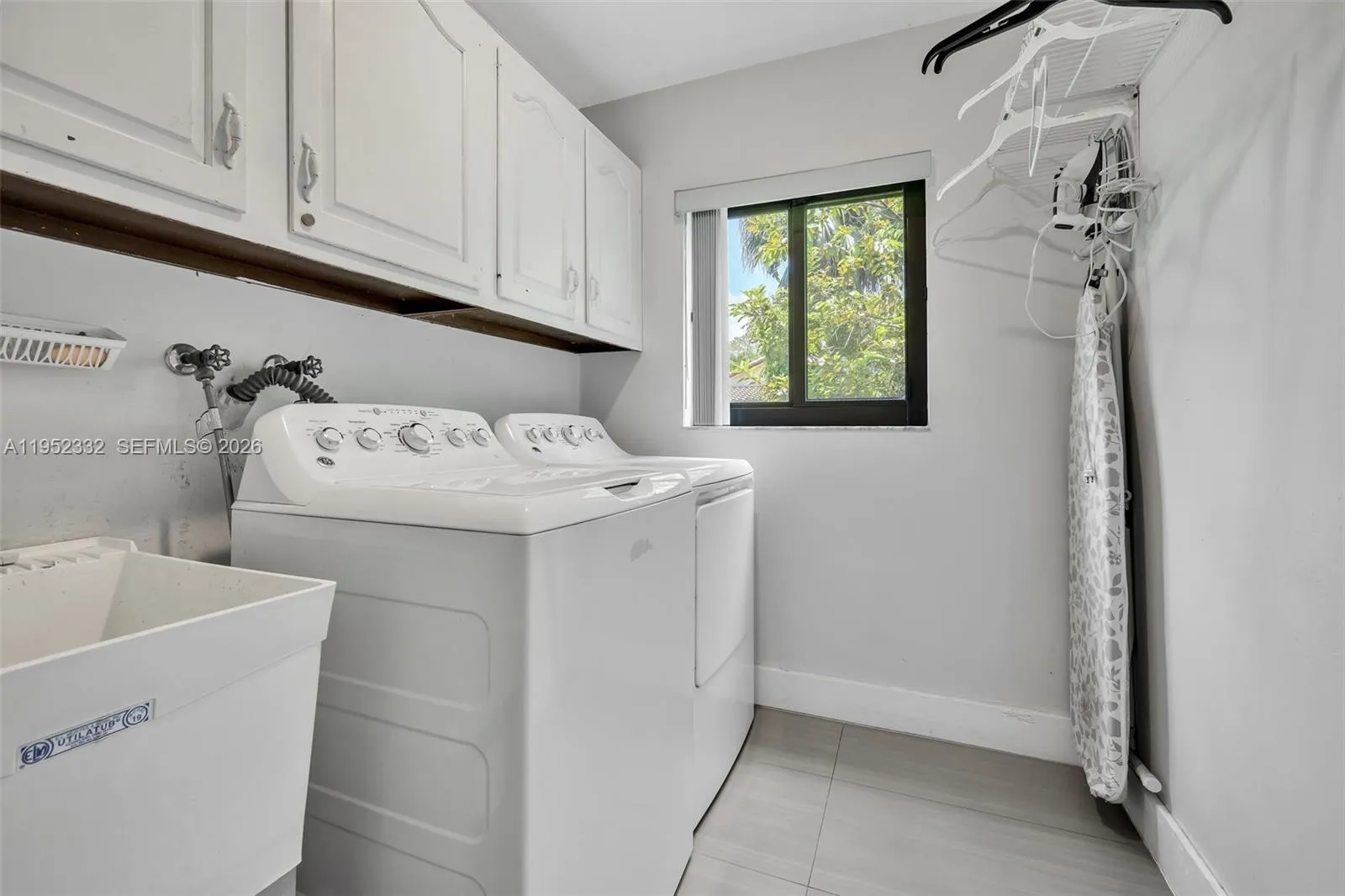 11850 Oak Leaf Dr., Davie, Florida 33330, Davie, Florida 33330, 4 Bedrooms Bedrooms, ,3 BathroomsBathrooms,Residential,For Sale,11850 Oak Leaf Dr., Davie, Florida 33330,A11952332