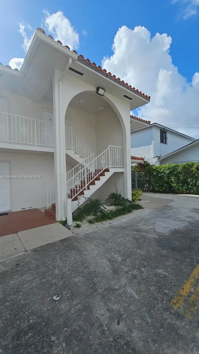 5720 Sw 5th St 3, Miami, Florida 33144, Miami, Florida 33144, 2 Bedrooms Bedrooms, ,1 BathroomBathrooms,Residential Lease,For Rent,5720 Sw 5th St 3, Miami, Florida 33144,A11952688