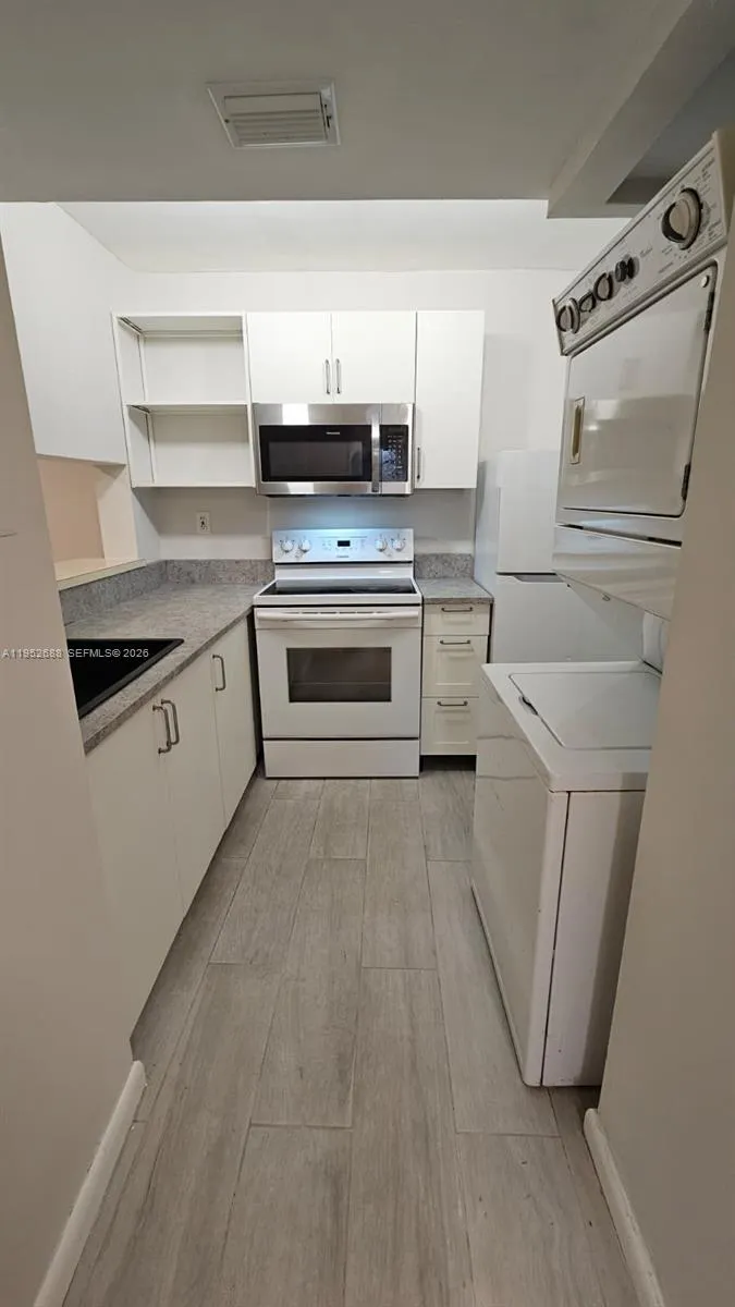 5720 Sw 5th St 3, Miami, Florida 33144, Miami, Florida 33144, 2 Bedrooms Bedrooms, ,1 BathroomBathrooms,Residential Lease,For Rent,5720 Sw 5th St 3, Miami, Florida 33144,A11952688