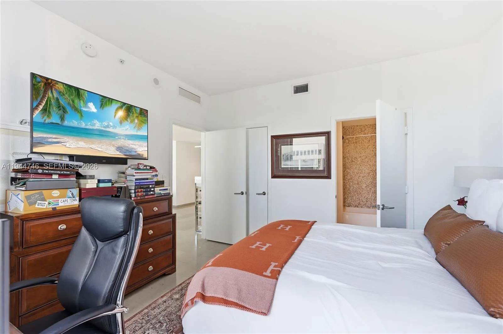 88 Sw 7th St 2302, Miami, Florida 33130, Miami, Florida 33130, 3 Bedrooms Bedrooms, ,3 BathroomsBathrooms,Residential,For Sale,88 Sw 7th St 2302, Miami, Florida 33130,A11944746