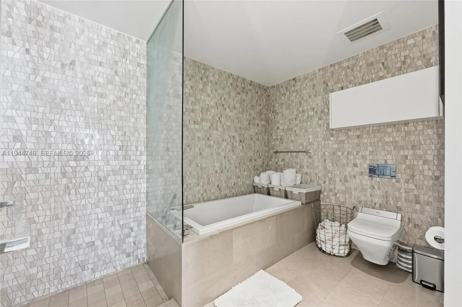 88 Sw 7th St 2302, Miami, Florida 33130, Miami, Florida 33130, 3 Bedrooms Bedrooms, ,3 BathroomsBathrooms,Residential,For Sale,88 Sw 7th St 2302, Miami, Florida 33130,A11944746