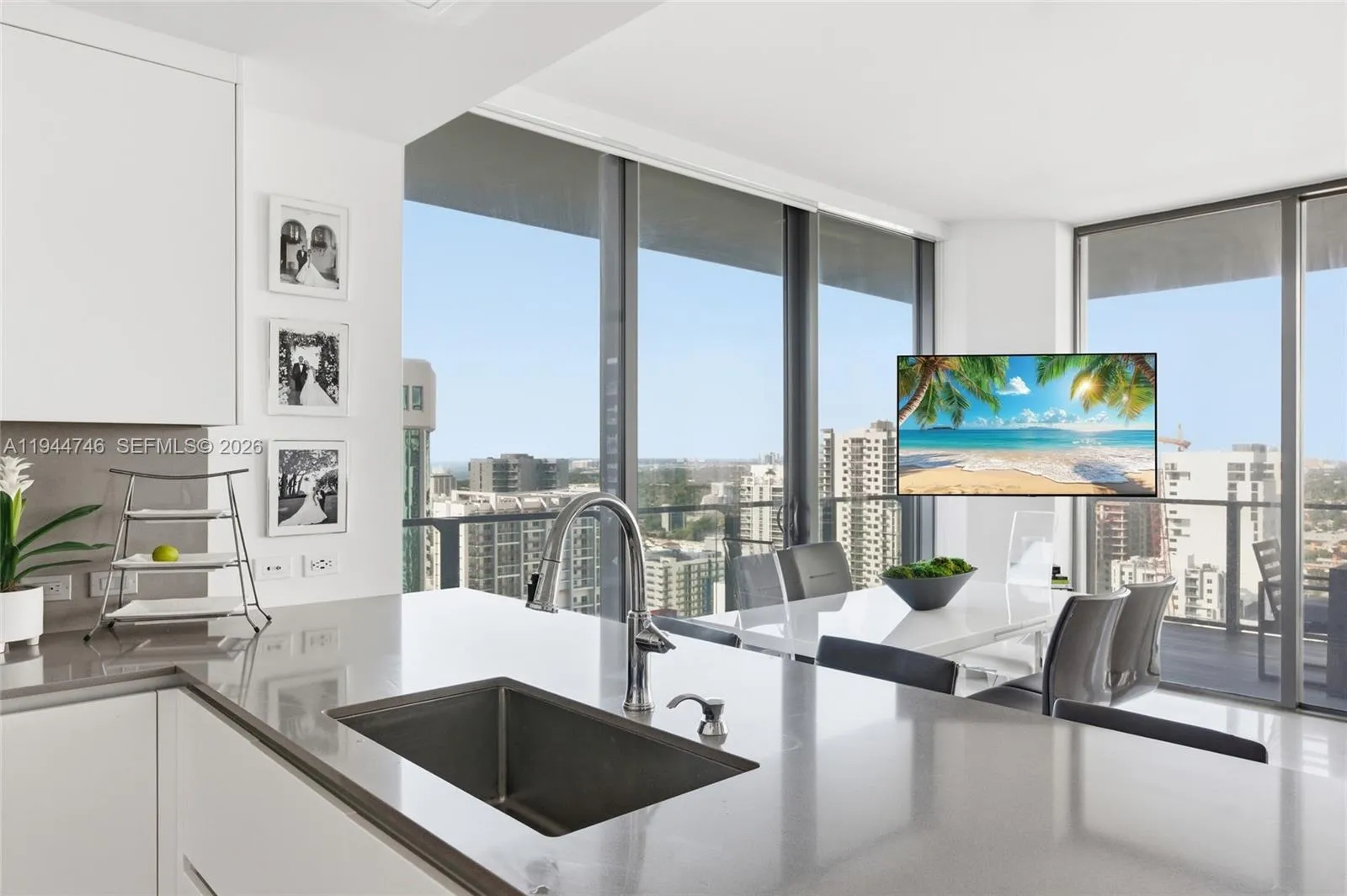 88 Sw 7th St 2302, Miami, Florida 33130, Miami, Florida 33130, 3 Bedrooms Bedrooms, ,3 BathroomsBathrooms,Residential,For Sale,88 Sw 7th St 2302, Miami, Florida 33130,A11944746