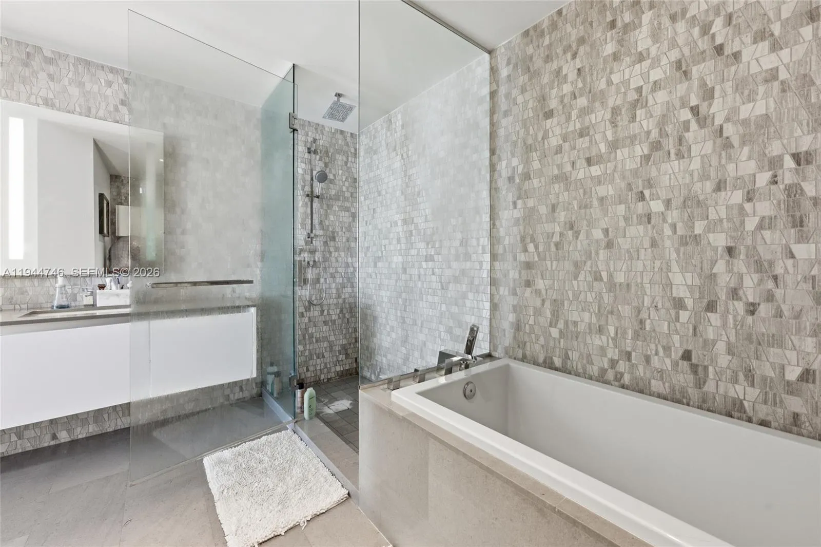 88 Sw 7th St 2302, Miami, Florida 33130, Miami, Florida 33130, 3 Bedrooms Bedrooms, ,3 BathroomsBathrooms,Residential,For Sale,88 Sw 7th St 2302, Miami, Florida 33130,A11944746