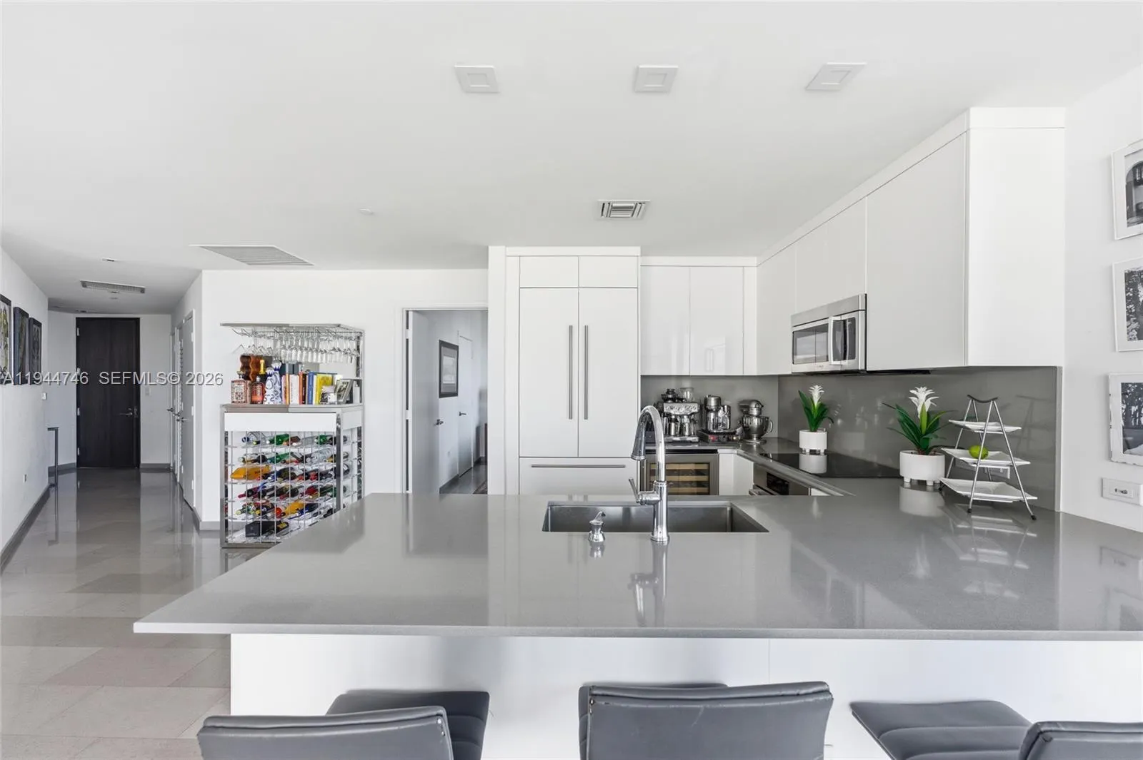 88 Sw 7th St 2302, Miami, Florida 33130, Miami, Florida 33130, 3 Bedrooms Bedrooms, ,3 BathroomsBathrooms,Residential,For Sale,88 Sw 7th St 2302, Miami, Florida 33130,A11944746