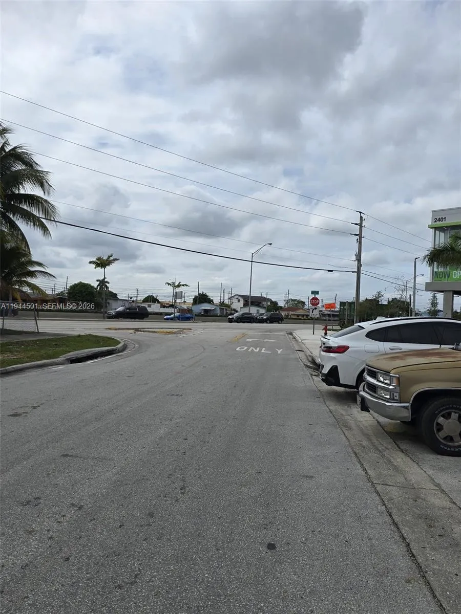 1265 W 24th St 201, Hialeah, Florida 33010, Hialeah, Florida 33010, 2 Bedrooms Bedrooms, ,1 BathroomBathrooms,Residential,For Sale,1265 W 24th St 201, Hialeah, Florida 33010,A11944501