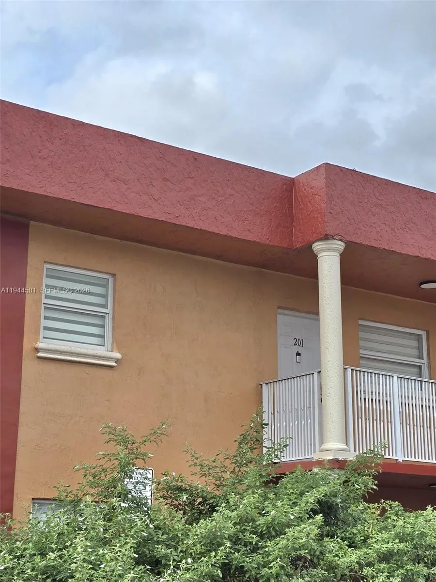 1265 W 24th St 201, Hialeah, Florida 33010, Hialeah, Florida 33010, 2 Bedrooms Bedrooms, ,1 BathroomBathrooms,Residential,For Sale,1265 W 24th St 201, Hialeah, Florida 33010,A11944501