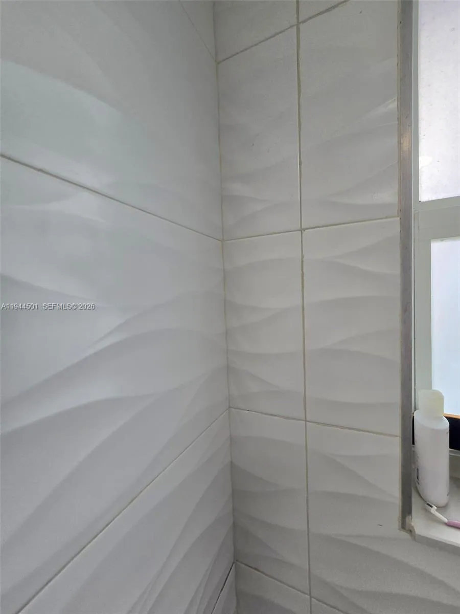 1265 W 24th St 201, Hialeah, Florida 33010, Hialeah, Florida 33010, 2 Bedrooms Bedrooms, ,1 BathroomBathrooms,Residential,For Sale,1265 W 24th St 201, Hialeah, Florida 33010,A11944501