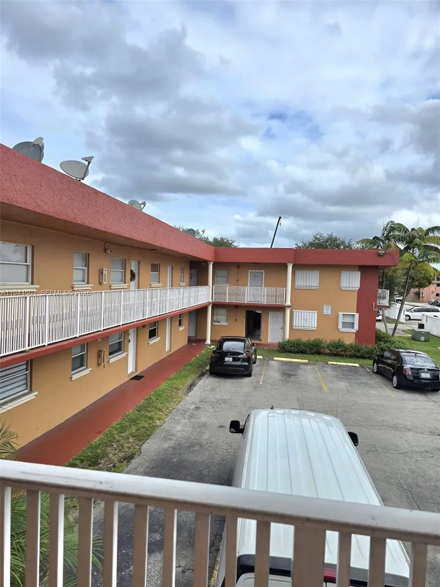 1265 W 24th St 201, Hialeah, Florida 33010, Hialeah, Florida 33010, 2 Bedrooms Bedrooms, ,1 BathroomBathrooms,Residential,For Sale,1265 W 24th St 201, Hialeah, Florida 33010,A11944501