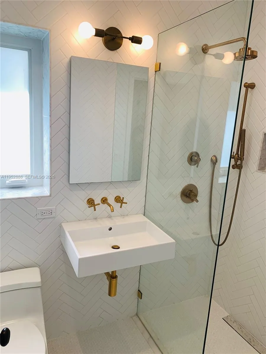 4218 Braganza Ave 4218, Miami, Florida 33133, Miami, Florida 33133, 3 Bedrooms Bedrooms, ,2 BathroomsBathrooms,Residential Lease,For Rent,4218 Braganza Ave 4218, Miami, Florida 33133,A11952888