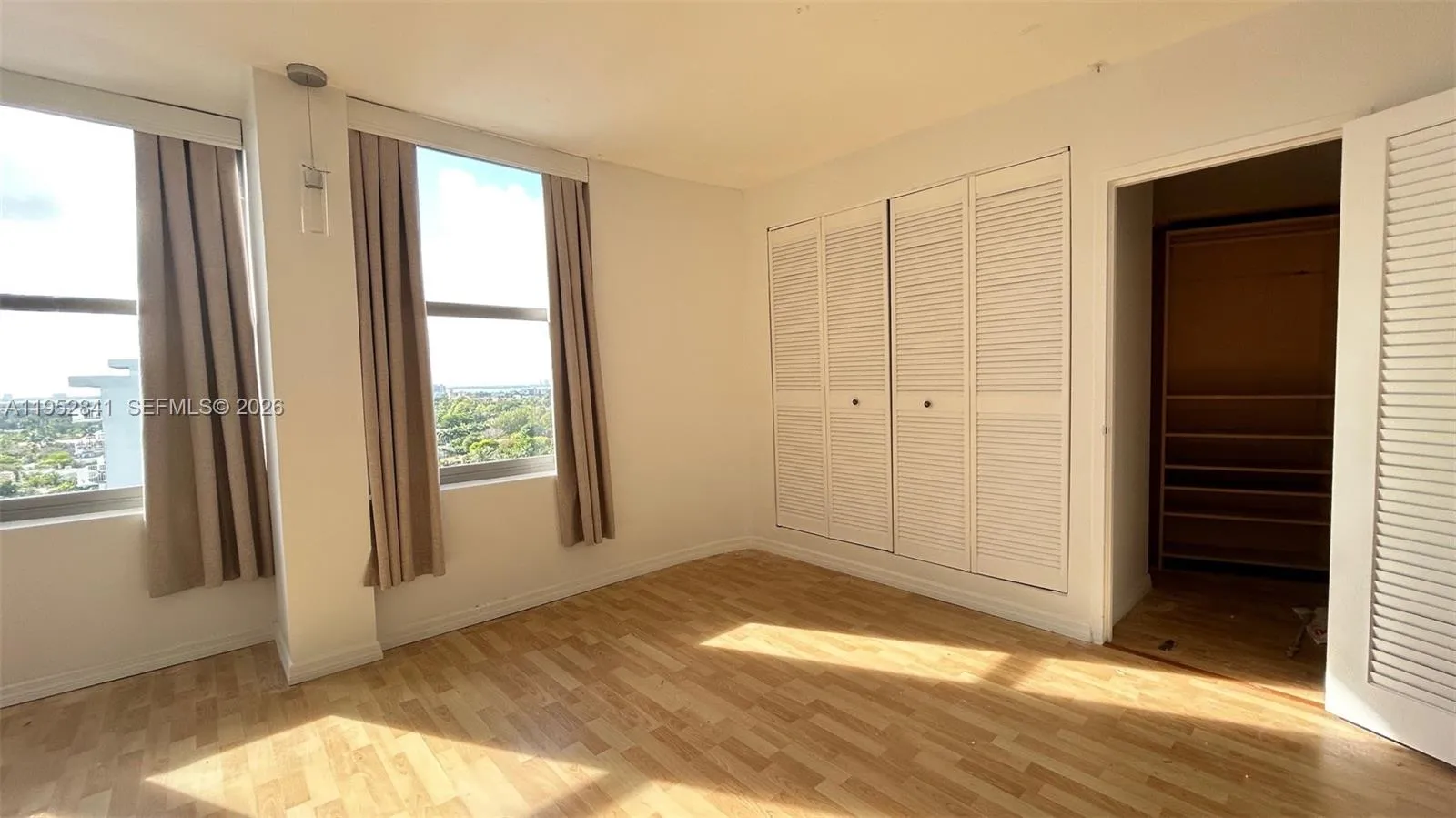 2899 Collins Ave 1502, Miami Beach, Florida 33140, Miami Beach, Florida 33140, ,1 BathroomBathrooms,Residential Lease,For Rent,2899 Collins Ave 1502, Miami Beach, Florida 33140,A11952841