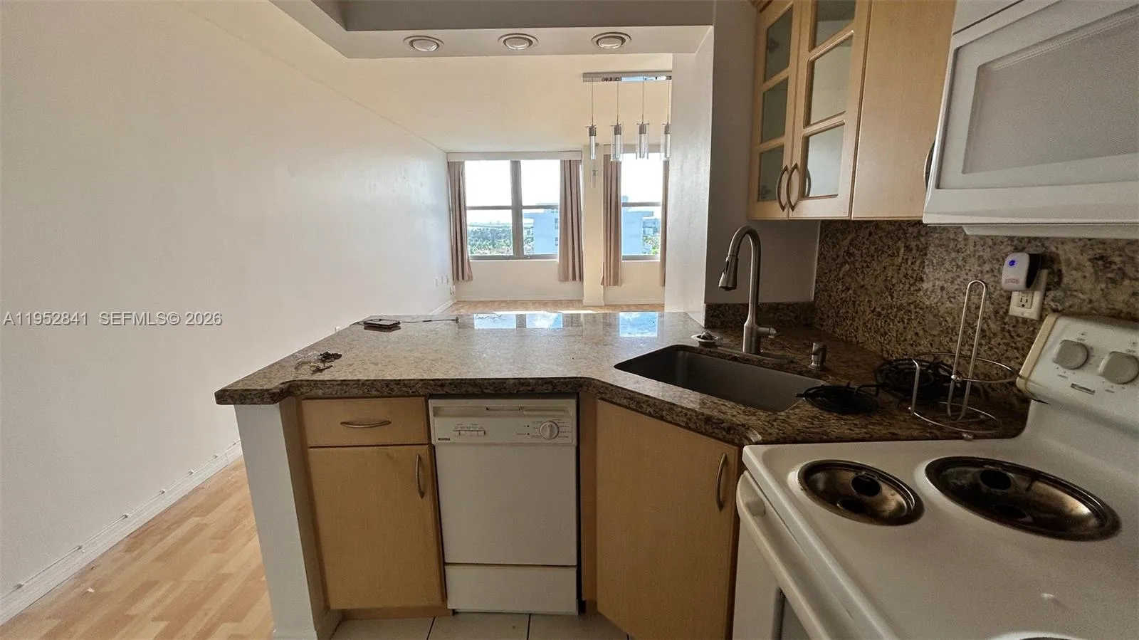 2899 Collins Ave 1502, Miami Beach, Florida 33140, Miami Beach, Florida 33140, ,1 BathroomBathrooms,Residential Lease,For Rent,2899 Collins Ave 1502, Miami Beach, Florida 33140,A11952841