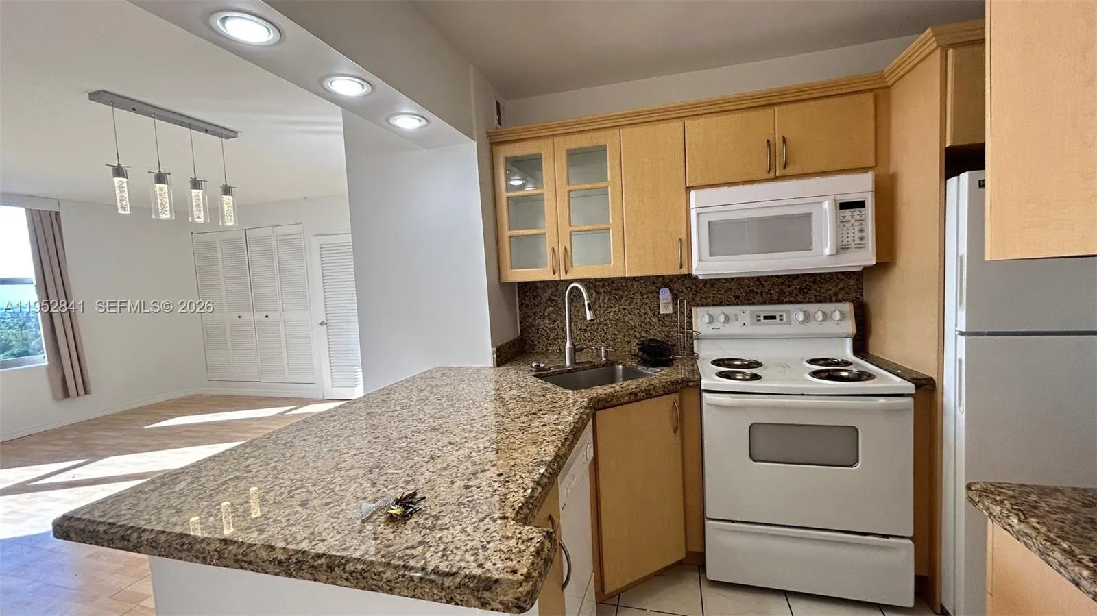 2899 Collins Ave 1502, Miami Beach, Florida 33140, Miami Beach, Florida 33140, ,1 BathroomBathrooms,Residential Lease,For Rent,2899 Collins Ave 1502, Miami Beach, Florida 33140,A11952841