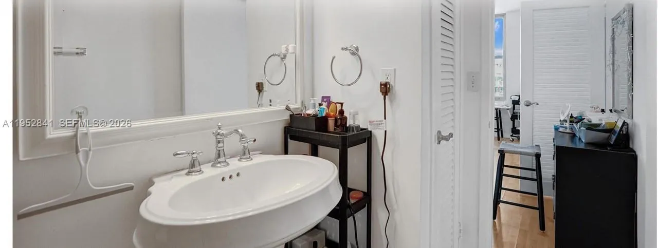 2899 Collins Ave 1502, Miami Beach, Florida 33140, Miami Beach, Florida 33140, ,1 BathroomBathrooms,Residential Lease,For Rent,2899 Collins Ave 1502, Miami Beach, Florida 33140,A11952841